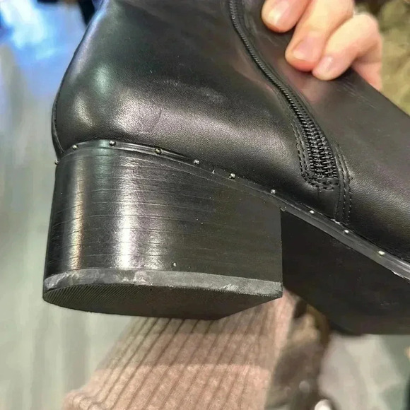 Bleecker & Bond Boots size 8, medium - Picture 7 of 9